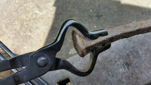 Blacksmith V-Bit Bolt Rail Road Spike 5/8" Forge Tongs - Blacksmith Source Tool Company