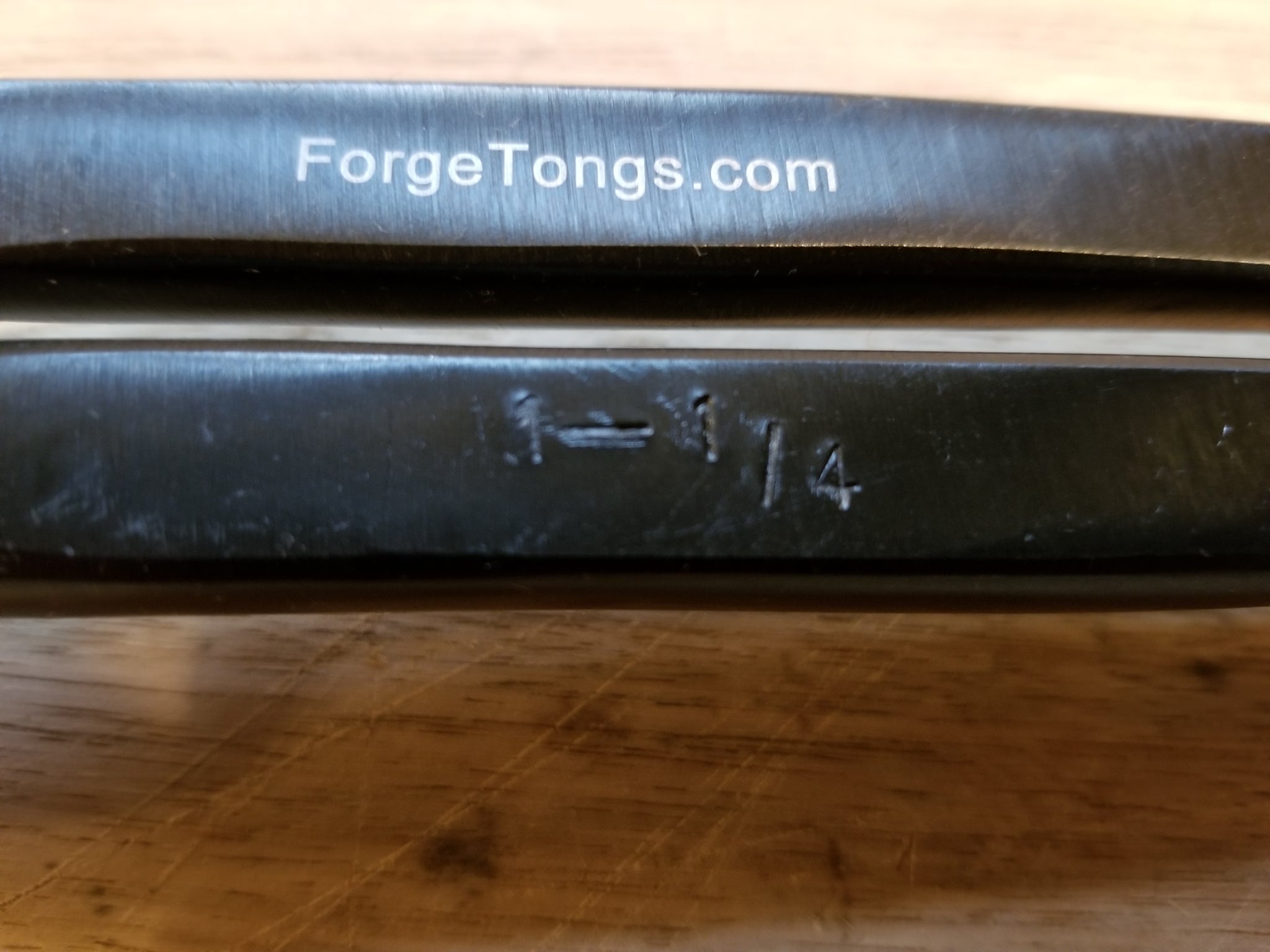Offset z bladesmithing tongs 1